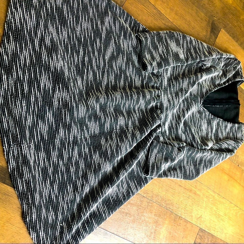 Alta dress. Black and white
